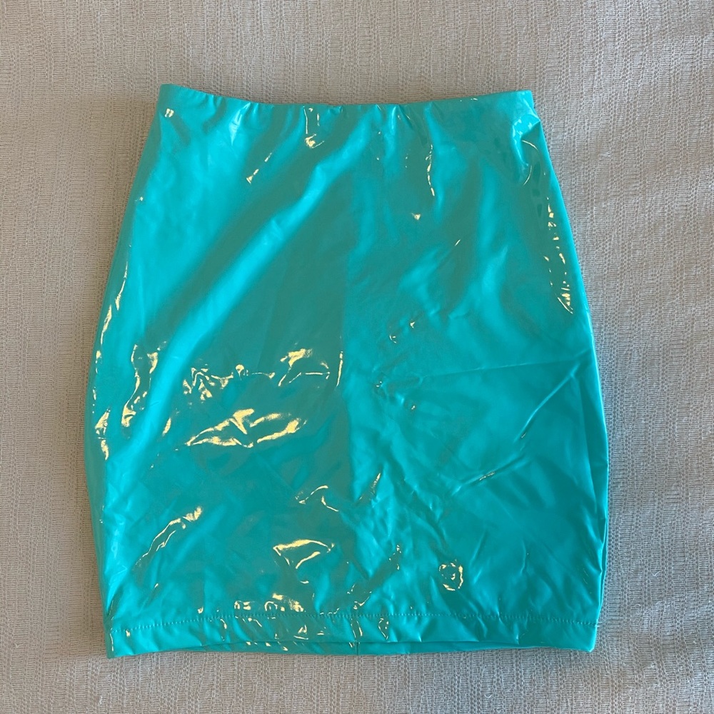 High waisted vinyl mini skirt in turquoise